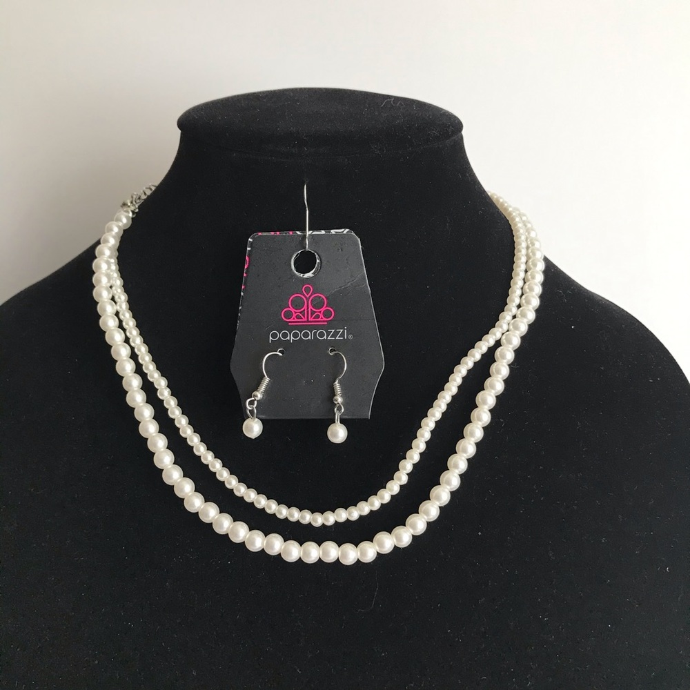 Paparazzi Necklace with matching earrings …